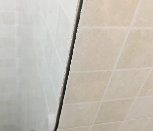 沅江瓷砖空鼓维修公司分享阳台瓷砖脱落的修复过程可以分为以下几个步骤